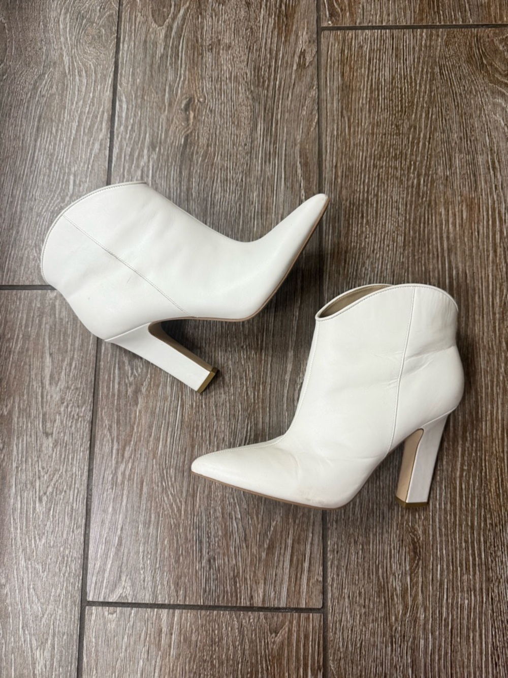 Marc Fisher White Leather Pointed-Toe 4” Ankle Booties- size 7.5
